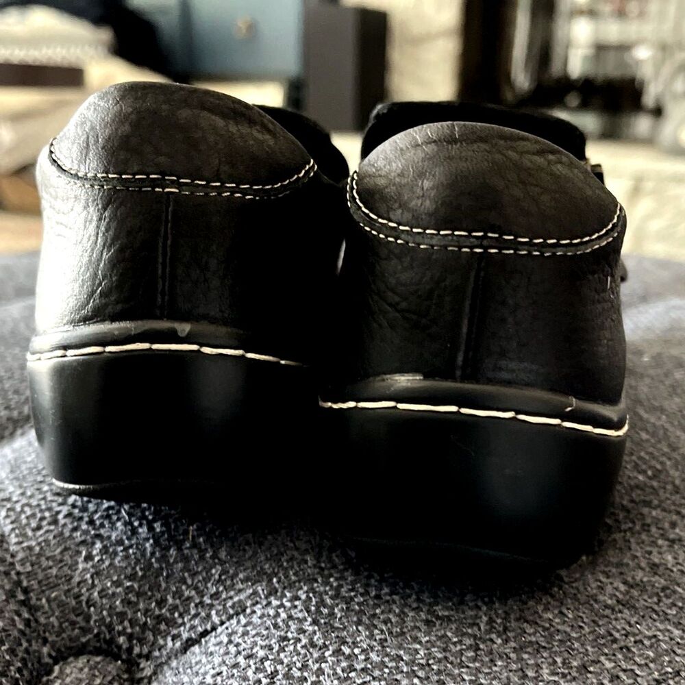Clarks Cora Harbor Black Leather Slip On Loafer Shoes Woman’s 6 1/2 M Side Zip